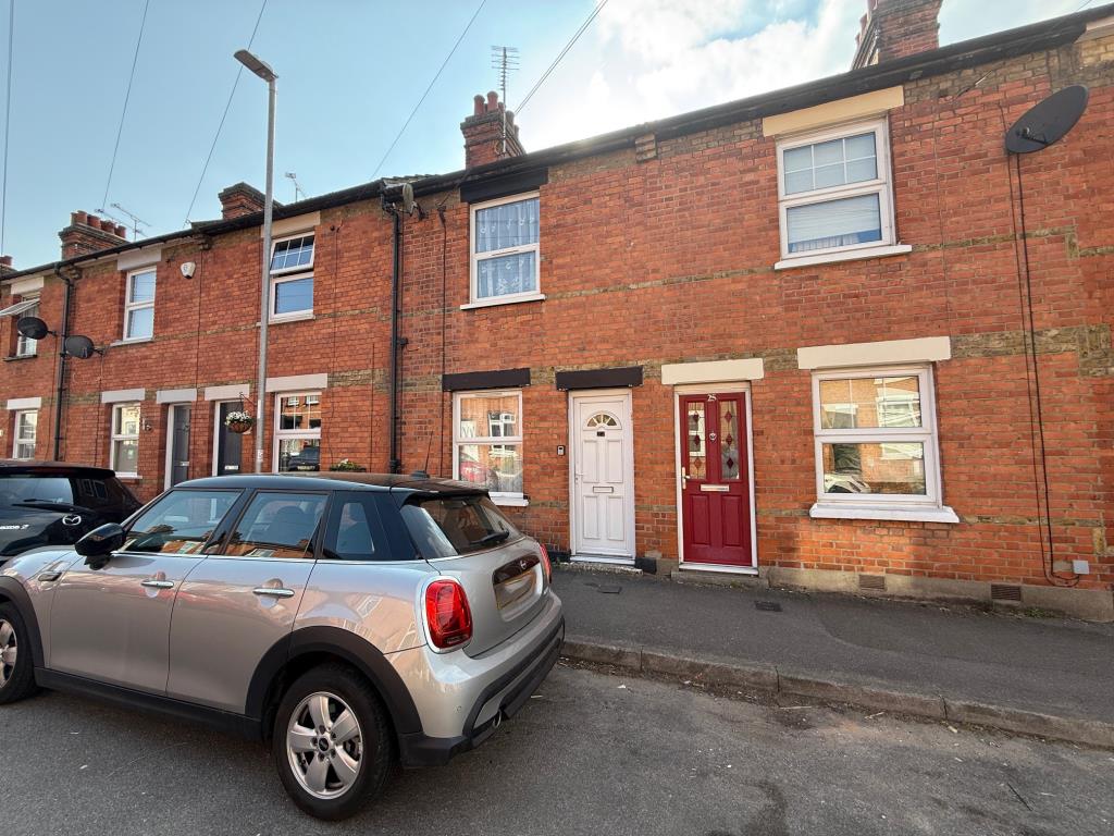 Lot: 149 - THREE BEDROOM MID-TERRACE HOUSE FOR IMPROVEMENT - Front aspect of property